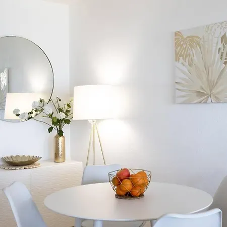 C4 - 1 Bdr Facing Sea & - Parking, Tennis & Wifi Apartment