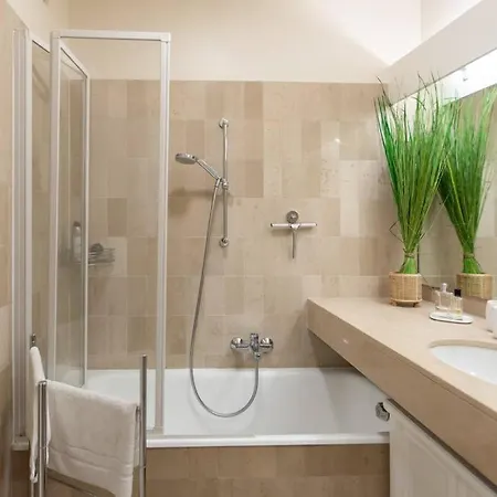 C4 - 1 Bdr Facing Sea & - Parking, Tennis & Wifi Apartment *