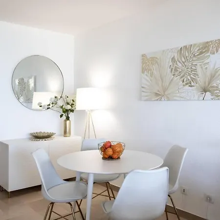 C4 - 1 Bdr Facing Sea & - Parking, Tennis & Wifi Apartment