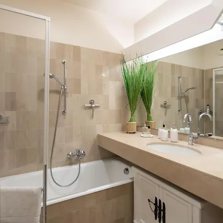 C4 - 1 Bdr Facing Sea & - Parking, Tennis & Wifi Apartment *